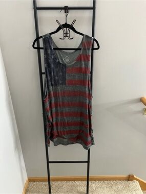 Well Worn Men's American Flag Tank in Red and Gray